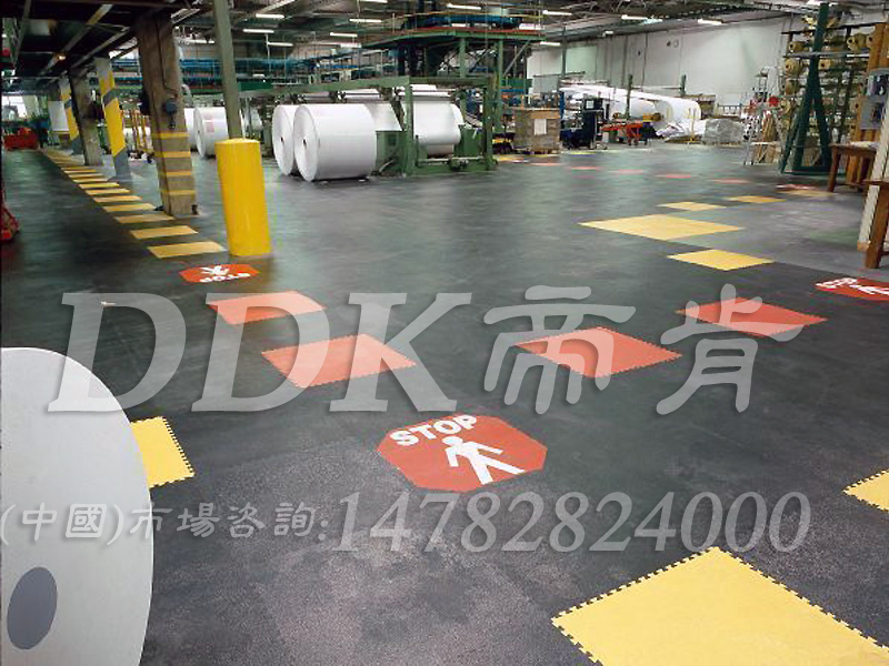 【廠(chǎng)房拼接地板】抗壓2噸耐磨PVC工業(yè)地板 拼接廠(chǎng)房地板 重工裝配車(chē)間塑膠地板樣板圖片,帝肯(DDK)_2000_9979（工業(yè)廠(chǎng)房車(chē)間地面材料）效果圖,廠(chǎng)房拼接地板