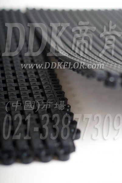 黑色和灰色相拼樣板圖片,帝肯(DDK)_9900__9979（工廠(chǎng)倉庫車(chē)間地面材料）效果圖，工業(yè)用格柵地墊,柵格地墊,工業(yè)地墊,工業(yè)防滑墊,工業(yè)防滑地墊,工業(yè)走道地墊,pvc工業(yè)地板,工廠(chǎng)防滑地墊,工廠(chǎng)防滑墊,廠(chǎng)房地膠,廠(chǎng)房防滑地膠,耐重壓地墊,耐重壓地板,重型防滑耐油墊,pvc承重地板,抗壓地墊,耐壓地板,耐壓耐磨地毯,耐油地墊,耐油耐水地墊,耐油防滑地墊,耐油防滑墊