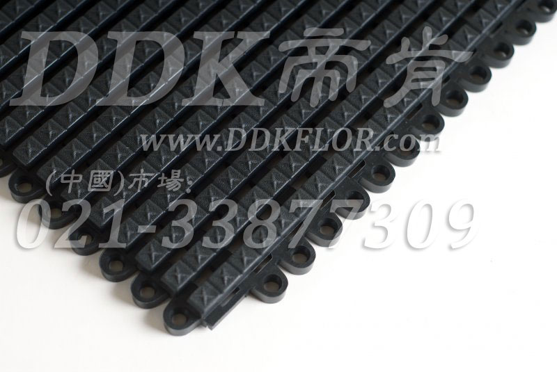 黑色（1）樣板圖片,帝肯(DDK)_9900__9979（工廠(chǎng)倉庫車(chē)間地面材料）效果圖，工業(yè)用格柵地墊,柵格地墊,工業(yè)地墊,工業(yè)防滑墊,工業(yè)防滑地墊,工業(yè)走道地墊,pvc工業(yè)地板,工廠(chǎng)防滑地墊,工廠(chǎng)防滑墊,廠(chǎng)房地膠,廠(chǎng)房防滑地膠,耐重壓地墊,耐重壓地板,重型防滑耐油墊,pvc承重地板,抗壓地墊,耐壓地板,耐壓耐磨地毯,耐油地墊,耐油耐水地墊,耐油防滑地墊,耐油防滑墊