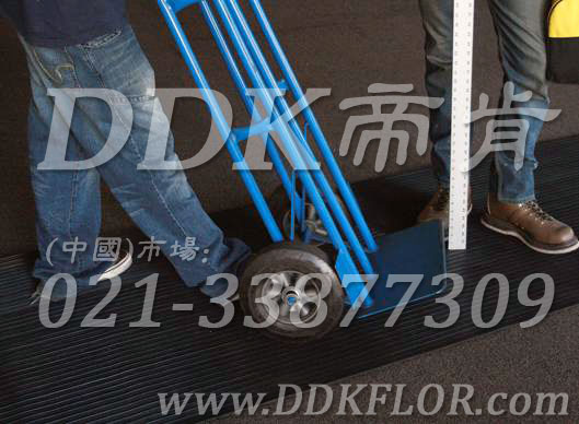 卷材黑色（1）_工廠(chǎng)車(chē)間用防滑耐磨地毯樣板圖片,帝肯(DDK)_S450_9979（工業(yè)車(chē)間地面防滑材料）效果圖,廠(chǎng)房地毯,廠(chǎng)房地膠,過(guò)道地毯,過(guò)道地墊,過(guò)道防滑墊,工廠(chǎng)車(chē)間地板革,維修車(chē)間地板,車(chē)間地墊,車(chē)間地毯,車(chē)間地膠墊,車(chē)間地面膠皮,車(chē)間塑料防滑墊,車(chē)間用地板膠,車(chē)間防滑地墊,車(chē)間防滑墊,車(chē)間防砸地板,工廠(chǎng)車(chē)間地膠,工業(yè)地毯,工業(yè)地膠,工業(yè)塑料地毯,工業(yè)地墊,工業(yè)地板膠,工業(yè)地板革,工業(yè)耐油地墊,工業(yè)走道地墊,工業(yè)防滑地毯,工業(yè)防滑墊,工廠(chǎng)地墊,工廠(chǎng)地毯,工廠(chǎng)地膠,工廠(chǎng)走道地墊,工業(yè)抗疲勞防滑墊,走道地墊,走道地毯,走道墊,塑料防滑地毯,橡膠地毯,耐壓耐磨地毯,走廊地毯,防滑地毯,防污地毯,防滑毯,防水地毯,防噪聲地毯,通道地毯,經(jīng)濟型抗疲勞地墊,抗疲勞腳墊,抗疲勞地毯,防疲勞地膠,防疲勞地毯,耐磨地膠,工廠(chǎng)用橡膠地墊,工廠(chǎng)防滑地墊,工廠(chǎng)防滑墊,pvc防滑地毯,pvc防滑地膠,PVC地毯,pvc地膠,pvc塑料地毯,pvc塑膠地毯,流水線(xiàn)地墊