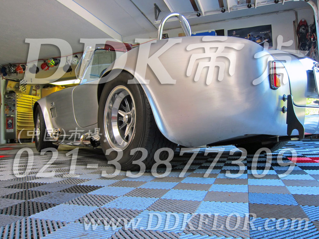私人車(chē)庫地面鋪裝地板材料（1）_灰色樣板圖片,帝肯(DDK)_8100_C618（私人車(chē)庫地面材料）效果圖,別墅私家車(chē)庫裝修,車(chē)庫pvc地板,車(chē)庫地坪,車(chē)庫地墊,車(chē)庫地板,車(chē)庫地膠,車(chē)庫塑料地毯,車(chē)庫塑膠地板,車(chē)庫防滑墊