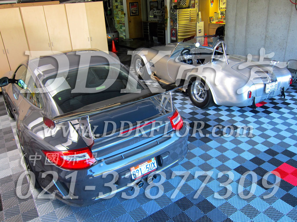 私人車(chē)庫地面鋪裝地板材料（3）_灰色樣板圖片,帝肯(DDK)_8100_C618（私人車(chē)庫地面材料）效果圖,別墅私家車(chē)庫裝修,車(chē)庫pvc地板,車(chē)庫地坪,車(chē)庫地墊,車(chē)庫地板,車(chē)庫地膠,車(chē)庫塑料地毯,車(chē)庫塑膠地板,車(chē)庫防滑墊