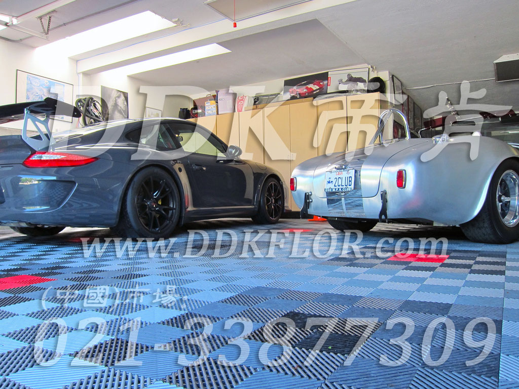 私人車(chē)庫地面鋪裝地板材料（5）_灰色樣板圖片,帝肯(DDK)_8100_C618（私人車(chē)庫地面材料）效果圖,別墅私家車(chē)庫裝修,車(chē)庫pvc地板,車(chē)庫地坪,車(chē)庫地墊,車(chē)庫地板,車(chē)庫地膠,車(chē)庫塑料地毯,車(chē)庫塑膠地板,車(chē)庫防滑墊