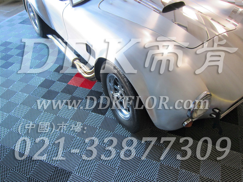 私人車(chē)庫地面鋪裝地板材料（6）_灰色樣板圖片,帝肯(DDK)_8100_C618（私人車(chē)庫地面材料）效果圖,別墅私家車(chē)庫裝修,車(chē)庫pvc地板,車(chē)庫地坪,車(chē)庫地墊,車(chē)庫地板,車(chē)庫地膠,車(chē)庫塑料地毯,車(chē)庫塑膠地板,車(chē)庫防滑墊