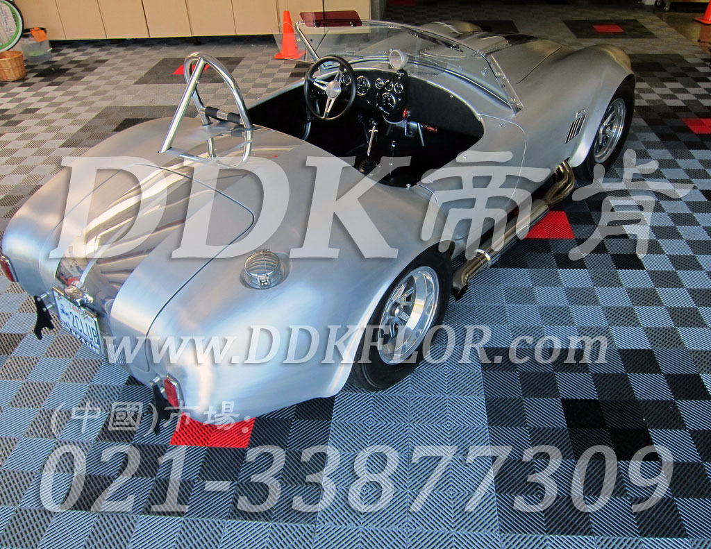 私人車(chē)庫地面鋪裝地板材料（7）_灰色樣板圖片,帝肯(DDK)_8100_C618（私人車(chē)庫地面材料）效果圖,別墅私家車(chē)庫裝修,車(chē)庫pvc地板,車(chē)庫地坪,車(chē)庫地墊,車(chē)庫地板,車(chē)庫地膠,車(chē)庫塑料地毯,車(chē)庫塑膠地板,車(chē)庫防滑墊