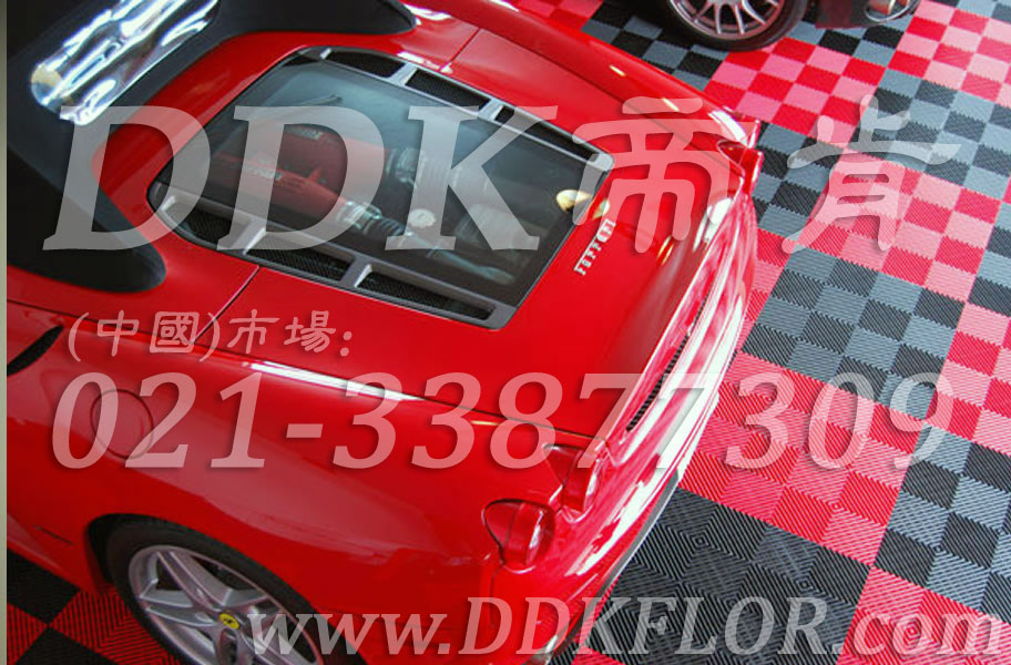 私人車(chē)庫地面鋪裝地板材料（15）_灰加紅色組合樣板圖片,帝肯(DDK)_8100_C618（私人車(chē)庫地面材料）效果圖,別墅私家車(chē)庫裝修,車(chē)庫pvc地板,車(chē)庫地坪,車(chē)庫地墊,車(chē)庫地板,車(chē)庫地膠,車(chē)庫塑料地毯,車(chē)庫塑膠地板,車(chē)庫防滑墊