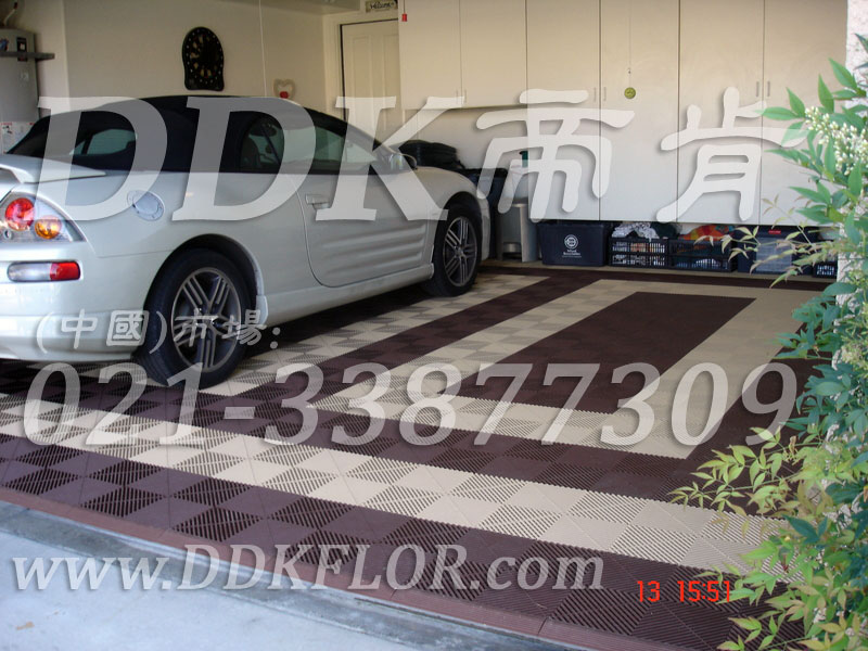 私人車(chē)庫地面鋪裝地板材料（27）_咖啡加卡其組合樣板圖片,帝肯(DDK)_8100_C618（私人車(chē)庫地面材料）效果圖,別墅私家車(chē)庫裝修,車(chē)庫pvc地板,車(chē)庫地坪,車(chē)庫地墊,車(chē)庫地板,車(chē)庫地膠,車(chē)庫塑料地毯,車(chē)庫塑膠地板,車(chē)庫防滑墊