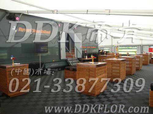 深灰組合安裝（30）_戶(hù)外展覽展銷(xiāo)會(huì )活動(dòng)招待區地面地板鋪裝材料樣板圖片,帝肯(DDK)_8100_680（展覽地面地板材料）效果圖,會(huì )展地板,可拼接展會(huì )塑膠地板,展會(huì )地板,展會(huì )地膠,展廳塑料格柵,展廳展車(chē)地墊,展臺地板,展銷(xiāo)會(huì )專(zhuān)用地板