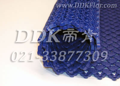 深藍色橢圓表面互扣式網(wǎng)孔防滑墊（2）樣板圖片，帝肯(DDK)_8200（ODL|達喜）效果圖，工業(yè)用格柵地墊,浴室pvc格柵地板,柵格地墊,排水地墊,pvc防水地墊,塑膠透水地板,衛生間地板隔水墊,衛生間地墊,衛浴防滑墊,衛生間防水地墊,衛生間防滑地墊,衛生間防滑墊,衛生間地膠,漏水地墊,漏水地膠,排水防滑墊,排水地板,疏水墊,疏水板,疏水磚,疏水防滑地墊,疏水防滑墊,耐油耐水地墊,漏水防滑墊,疏水地墊,疏水地毯,疏水地席,浴室防滑疏水磚,透水地墊,透水地板膠墊,透水防滑塑膠地墊,防水地墊,防水地毯,防水地膠墊,防水墊,防水防滑墊,防滑隔水墊,隔水地墊,隔水地板,隔水材料,泄水型地板磚,PVC拼接地墊,塑料拼接地板,拼接式防滑墊,拼接式地墊,拼裝地墊,拼裝地膠,防滑拼墊,泳池地膠,泳池防滑地墊,泳池防滑地毯,洗手間地墊,洗手間防滑地毯,洗手間防滑墊,洗浴防滑墊,洗澡間防滑墊,游泳池地墊,游泳池防滑地膠,游泳池防滑墊,游泳館防滑墊,浴池防滑地墊,浴池防滑墊,浴室防滑地墊,浴室防滑地磚,浴室防滑地膠,浴室防滑墊,浴室地墊,浴室地板,浴室地板磚,浴室地毯,浴室地磚,浴室墊,淋浴房防滑墊