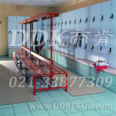 灰色_浴室更衣間地面防滑防護直紋網(wǎng)格毯（2）樣板圖片,帝肯(DDK)_1900_337（浴室及更衣間地面防滑材料）效果圖，浴室地墊,浴室地板,浴室地板磚,浴室地毯,浴室地磚,浴室墊,浴室防滑地墊,浴室防滑地磚,浴室防滑地膠,浴室防滑墊,浴室防滑疏水磚,浴池防滑地墊,浴池防滑墊,淋浴房防滑墊,衛浴防滑墊,浴室pvc格柵地板