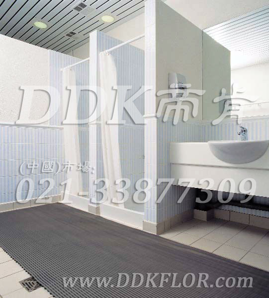 黑灰色_淋浴地面通道防滑防護直紋網(wǎng)格毯（20）樣板圖片,帝肯(DDK)_1900_337（浴室及更衣間地面防滑材料）效果圖，浴室地墊,浴室地板,浴室地板磚,浴室地毯,浴室地磚,浴室墊,浴室防滑地墊,浴室防滑地磚,浴室防滑地膠,浴室防滑墊,浴室防滑疏水磚,浴池防滑地墊,浴池防滑墊,淋浴房防滑墊,衛浴防滑墊,浴室pvc格柵地板