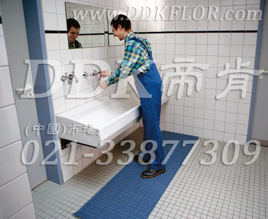 藍色_衛生間洗手臺地面通道防滑防護直紋網(wǎng)格毯（5）樣板圖片,帝肯(DDK)_1900_338（衛生間洗手間地面防滑材料）效果圖，廁所防滑墊,公共衛生間塑料地毯,衛生間地墊,衛生間地板隔水墊,衛生間地膠,衛生間塑料地板,衛生間防水地墊,衛生間防水墊,衛生間防滑地墊,衛生間防滑墊,衛生間防滑地毯,洗手間地墊,洗澡間防滑墊,洗浴防滑墊,洗手間防滑墊,洗手間防滑地毯