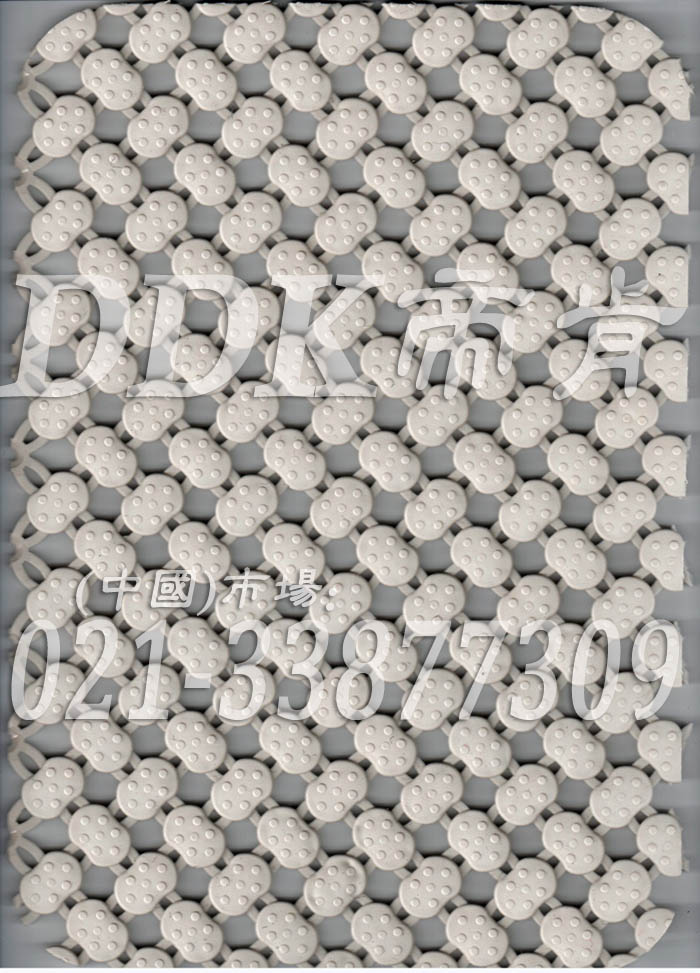 卡其色_橢圓表面_互扣式網(wǎng)孔防滑地膠（7）樣板圖片，帝肯(DDK)_8200（ODL|達喜）效果圖，工業(yè)用格柵地墊,浴室pvc格柵地板,柵格地墊,排水地墊,pvc防水地墊,塑膠透水地板,衛生間地板隔水墊,衛生間地墊,衛浴防滑墊,衛生間防水地墊,衛生間防滑地墊,衛生間防滑墊,衛生間地膠,漏水地墊,漏水地膠,排水防滑墊,排水地板,疏水墊,疏水板,疏水磚,疏水防滑地墊,疏水防滑墊,耐油耐水地墊,漏水防滑墊,疏水地墊,疏水地毯,疏水地席,浴室防滑疏水磚,透水地墊,透水地板膠墊,透水防滑塑膠地墊,防水地墊,防水地毯,防水地膠墊,防水墊,防水防滑墊,防滑隔水墊,隔水地墊,隔水地板,隔水材料,泄水型地板磚,PVC拼接地墊,塑料拼接地板,拼接式防滑墊,拼接式地墊,拼裝地墊,拼裝地膠,防滑拼墊,泳池地膠,泳池防滑地墊,泳池防滑地毯,洗手間地墊,洗手間防滑地毯,洗手間防滑墊,洗浴防滑墊,洗澡間防滑墊,游泳池地墊,游泳池防滑地膠,游泳池防滑墊,游泳館防滑墊,浴池防滑地墊,浴池防滑墊,浴室防滑地墊,浴室防滑地磚,浴室防滑地膠,浴室防滑墊,浴室地墊,浴室地板,浴室地板磚,浴室地毯,浴室地磚,浴室墊,淋浴房防滑墊