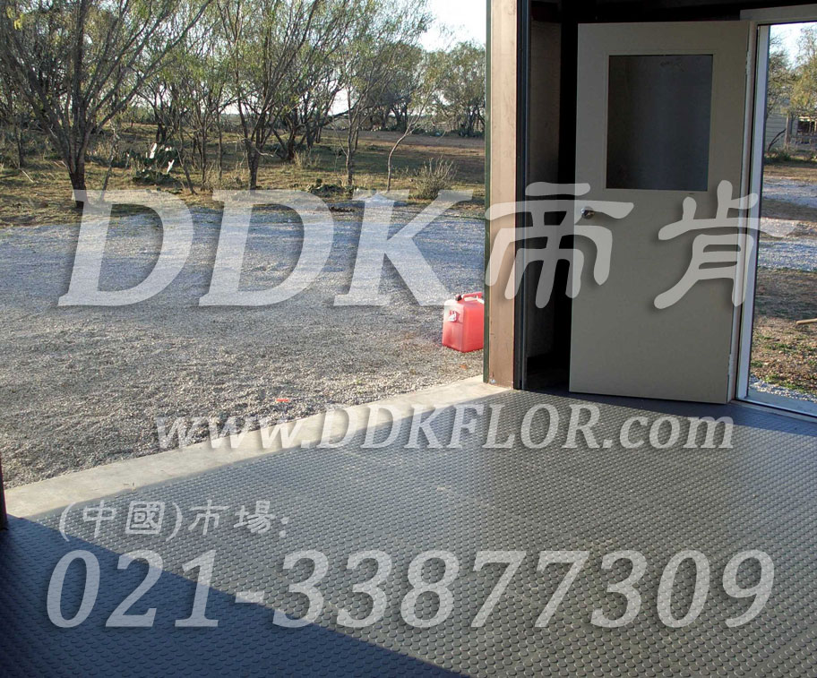 私家車(chē)庫裝修車(chē)庫地坪地面材料（8）_灰色圓點(diǎn)防滑表面車(chē)庫地板樣板圖片,帝肯(DDK)_2000_C618（地下車(chē)庫地面材料）效果圖,別墅私家車(chē)庫裝修,車(chē)庫pvc地板,車(chē)庫地坪,車(chē)庫地墊,車(chē)庫地板,車(chē)庫地膠,車(chē)庫塑料地毯,車(chē)庫塑膠地板,車(chē)庫防滑墊,停車(chē)場(chǎng)防滑墊
