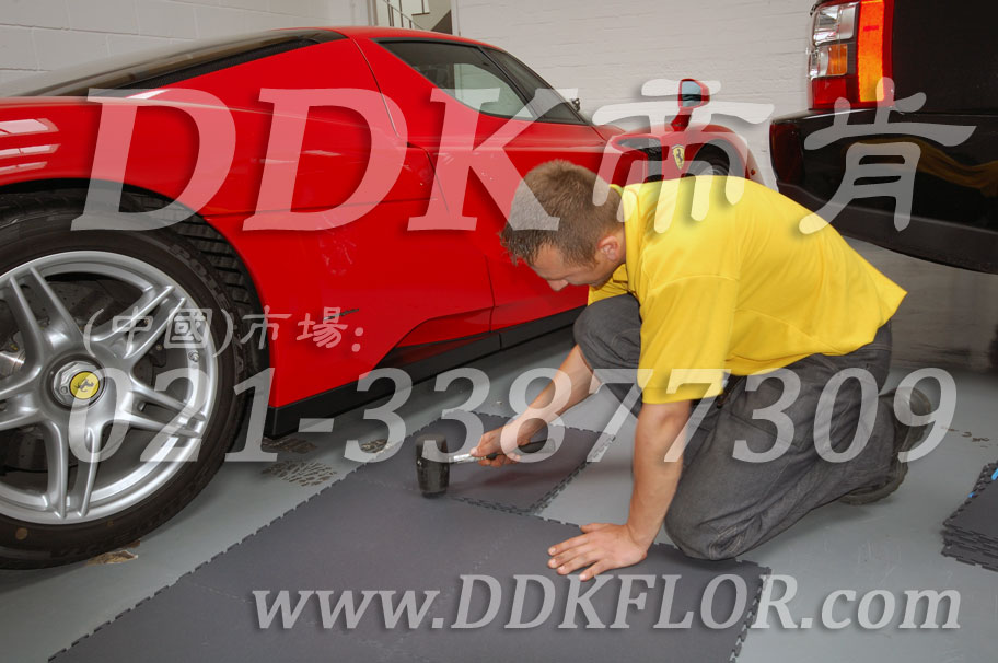 私家車(chē)庫裝修車(chē)庫地坪地面材料（11）_灰色平紋防滑表面車(chē)庫地板樣板圖片,帝肯(DDK)_2000_C618（地下車(chē)庫地面材料）效果圖,別墅私家車(chē)庫裝修,車(chē)庫pvc地板,車(chē)庫地坪,車(chē)庫地墊,車(chē)庫地板,車(chē)庫地膠,車(chē)庫塑料地毯,車(chē)庫塑膠地板,車(chē)庫防滑墊,停車(chē)場(chǎng)防滑墊