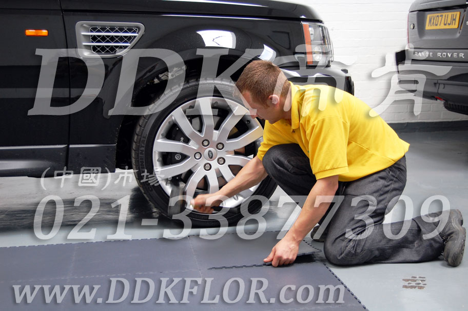 私家車(chē)庫裝修車(chē)庫地坪地面材料（12）_灰色平紋防滑表面車(chē)庫地板樣板圖片,帝肯(DDK)_2000_C618（地下車(chē)庫地面材料）效果圖,別墅私家車(chē)庫裝修,車(chē)庫pvc地板,車(chē)庫地坪,車(chē)庫地墊,車(chē)庫地板,車(chē)庫地膠,車(chē)庫塑料地毯,車(chē)庫塑膠地板,車(chē)庫防滑墊,停車(chē)場(chǎng)防滑墊