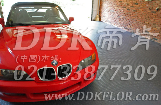 私家車(chē)庫裝修車(chē)庫地坪地面材料（13）_灰色金錢(qián)紋防滑表面車(chē)庫地板樣板圖片,帝肯(DDK)_2000_C618（地下車(chē)庫地面材料）效果圖,別墅私家車(chē)庫裝修,車(chē)庫pvc地板,車(chē)庫地坪,車(chē)庫地墊,車(chē)庫地板,車(chē)庫地膠,車(chē)庫塑料地毯,車(chē)庫塑膠地板,車(chē)庫防滑墊,停車(chē)場(chǎng)防滑墊