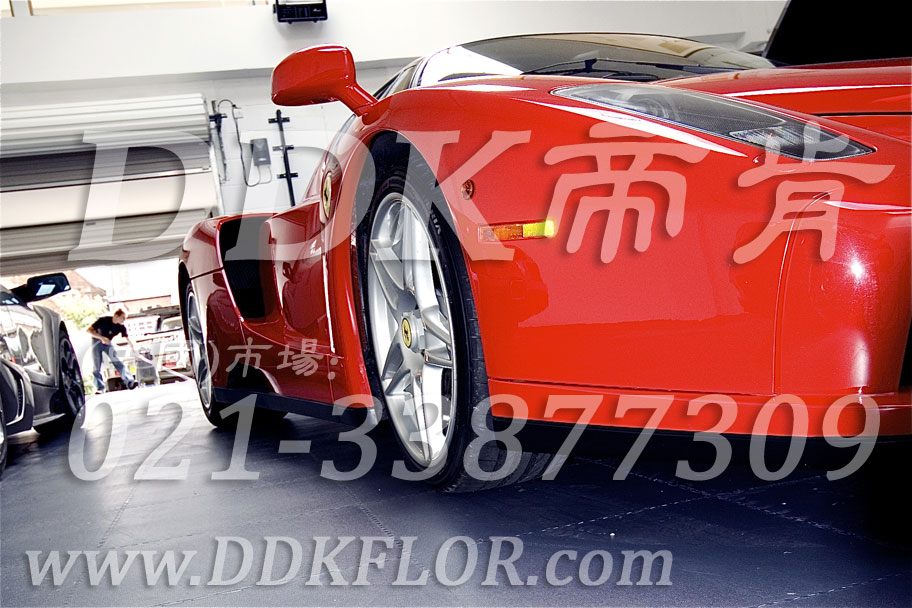 私家車(chē)庫裝修車(chē)庫地坪地面材料（14）_灰色平紋防滑表面車(chē)庫地板樣板圖片,帝肯(DDK)_2000_C618（地下車(chē)庫地面材料）效果圖,別墅私家車(chē)庫裝修,車(chē)庫pvc地板,車(chē)庫地坪,車(chē)庫地墊,車(chē)庫地板,車(chē)庫地膠,車(chē)庫塑料地毯,車(chē)庫塑膠地板,車(chē)庫防滑墊,停車(chē)場(chǎng)防滑墊