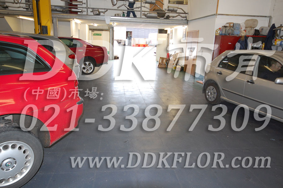 車(chē)庫裝修車(chē)庫地坪地面材料（16）_灰色平紋防滑表面車(chē)庫地板樣板圖片,帝肯(DDK)_2000_C618（地下車(chē)庫地面材料）效果圖,別墅私家車(chē)庫裝修,車(chē)庫pvc地板,車(chē)庫地坪,車(chē)庫地墊,車(chē)庫地板,車(chē)庫地膠,車(chē)庫塑料地毯,車(chē)庫塑膠地板,車(chē)庫防滑墊,停車(chē)場(chǎng)防滑墊