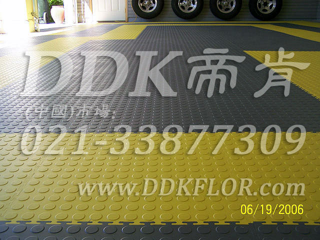 私家車(chē)庫裝修車(chē)庫地坪地面材料（18）_檸檬黃加灰色錢(qián)幣紋防滑表面車(chē)庫地板樣板圖片,帝肯(DDK)_2000_C618（地下車(chē)庫地面材料）效果圖,別墅私家車(chē)庫裝修,車(chē)庫pvc地板,車(chē)庫地坪,車(chē)庫地墊,車(chē)庫地板,車(chē)庫地膠,車(chē)庫塑料地毯,車(chē)庫塑膠地板,車(chē)庫防滑墊,停車(chē)場(chǎng)防滑墊
