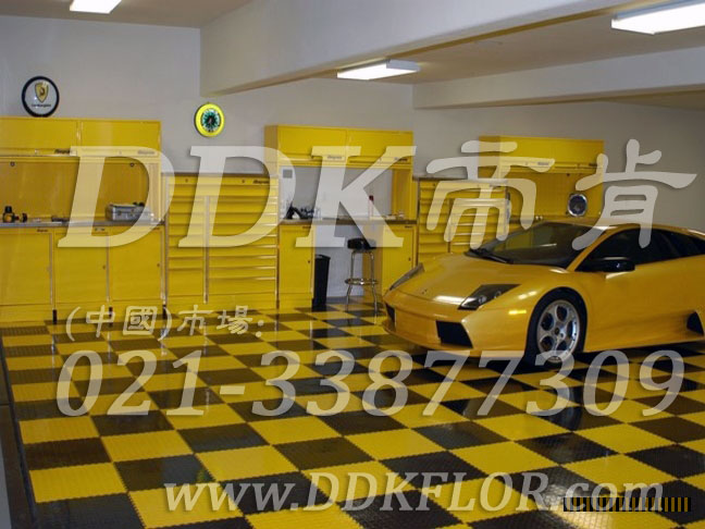 私家車(chē)庫裝修車(chē)庫地坪地面材料（20）_檸檬黃加黑色錢(qián)幣紋防滑表面車(chē)庫地板樣板圖片,帝肯(DDK)_2000_C618（地下車(chē)庫地面材料）效果圖,別墅私家車(chē)庫裝修,車(chē)庫pvc地板,車(chē)庫地坪,車(chē)庫地墊,車(chē)庫地板,車(chē)庫地膠,車(chē)庫塑料地毯,車(chē)庫塑膠地板,車(chē)庫防滑墊,停車(chē)場(chǎng)防滑墊