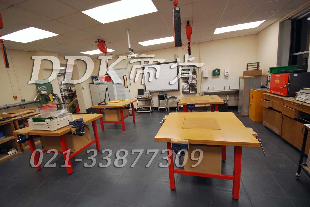 顏色灰_學(xué)校及辦公室車(chē)間新型室內地板磚鋪貼樣板圖片,帝肯(DDK)_2000_8850（辦公室地板裝修材料）效果圖,辦公室pvc地板,辦公室地板,辦公室地板磚,辦公室地板膠,辦公室地膠,辦公室塑膠地板,辦公室片材地板,室內地板,室內地膠,室外地坪