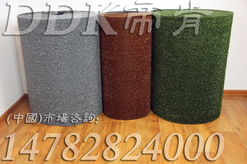 灰棕綠3色硬質(zhì)草坪地毯卷材產(chǎn)品特寫(xiě)實(shí)樣樣板圖片,帝肯(DDK)_6000（DDKTurf|特福）效果圖,仿真草坪,人造草坪,幼兒園戶(hù)外人造草坪,戶(hù)外塑料草坪,戶(hù)外草坪地墊,塑料草坪,綠草地墊,淘金草,耐磨塑料草坪毯,草坪地毯