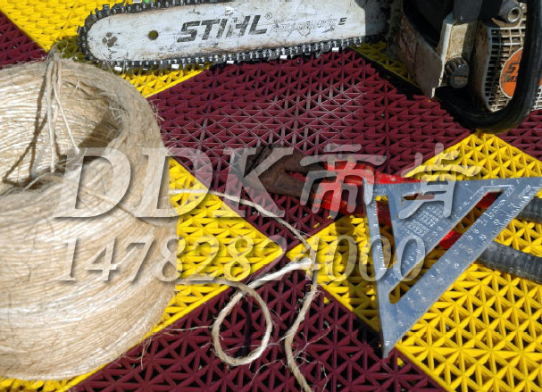 【放工具地墊】防止碰傷損壞用放工具地墊樣板圖片,帝肯(DDK)_8300_9979（防水防油型車(chē)間地面防滑材料）效果圖,工業(yè)地墊,工廠(chǎng)地墊,車(chē)間地墊