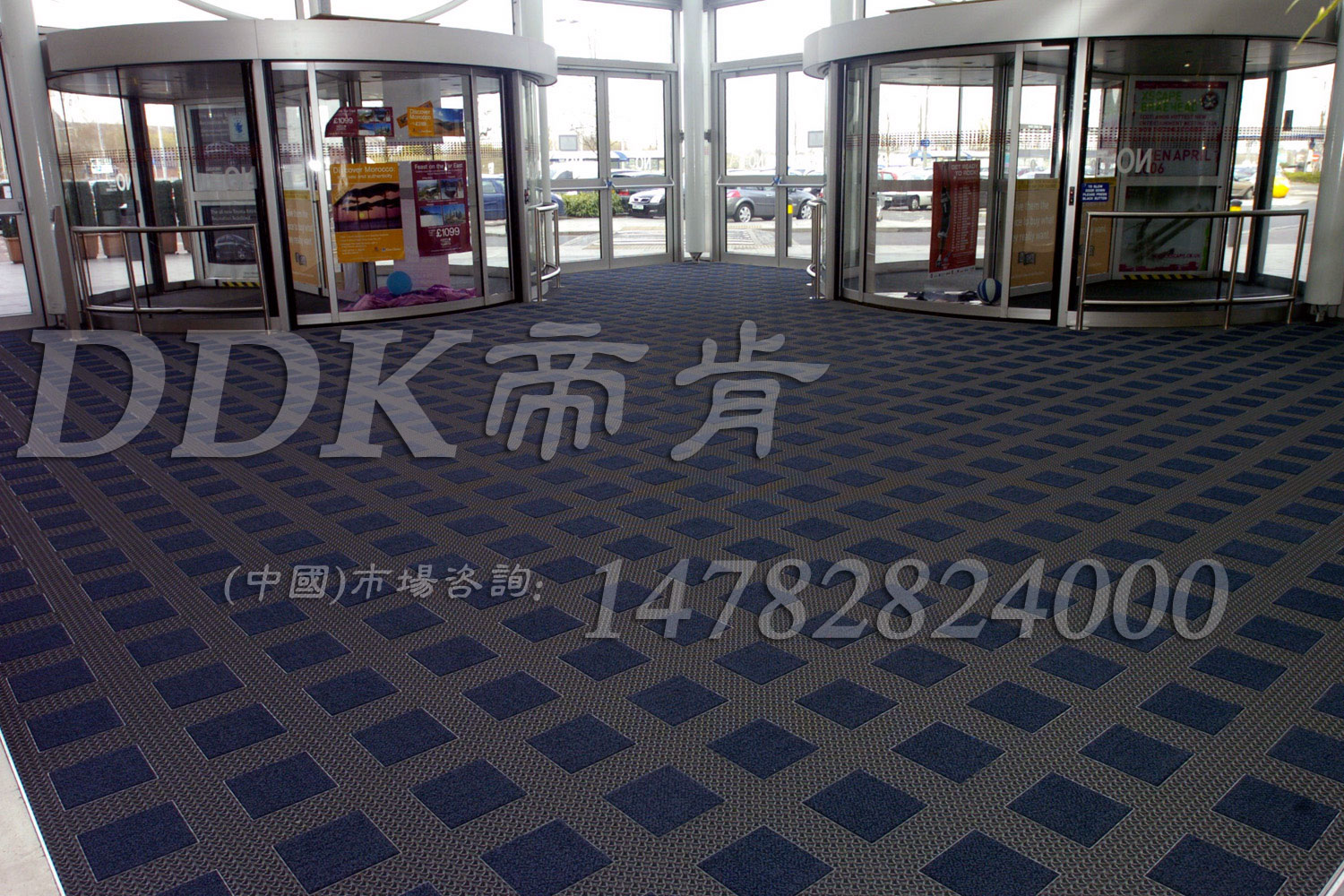 【商場(chǎng)辦公樓門(mén)廳地面防塵腳踏地墊】商場(chǎng)辦公樓入口門(mén)廳地面防滑防塵腳踏墊樣板圖片,帝肯(DDK)_3MD9300（曼達）效果圖,pvc拼接式除塵墊,三合一防塵地墊,三合一防塵墊,三合一除塵墊,入口防塵地墊,刮泥除塵地墊,吸水吸塵地墊,門(mén)口防塵地毯,門(mén)口防塵地墊,門(mén)口腳踏墊,門(mén)口腳墊,門(mén)口地面除塵刷,門(mén)廳除塵地墊,門(mén)廳腳墊,門(mén)廳地墊,門(mén)前腳墊,門(mén)前毯,門(mén)前墊,門(mén)前地墊,門(mén)廳地毯,門(mén)口地墊,門(mén)口地毯,防塵地墊,防塵防滑地墊,防塵防污地墊,防塵門(mén)墊,防塵墊,門(mén)口除塵地墊,門(mén)墊,門(mén)口防滑墊,門(mén)口防滑地膠,門(mén)口防滑地墊,門(mén)口防塵墊,門(mén)墊地毯,門(mén)墊地墊,防塵地毯,防塵地膠墊,除塵地墊,防滑除塵地墊,除塵地毯,除塵地膠,除塵門(mén)墊,除塵腳墊,除塵墊,刮泥地墊,刮泥門(mén)墊