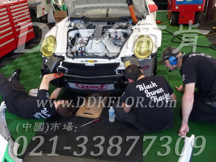 24綠色定制款賽車(chē)維修間地面拼裝地板樣板圖片,帝肯(DDK)_8100_6008（賽車(chē)P房帳篷地板）效果圖，帳篷地膠