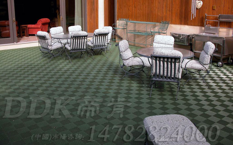 開(kāi)放露臺鋪什么地面好？